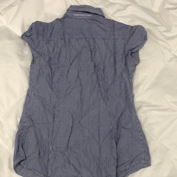 Short sleeve puffy ruffle shirt. - Picture 5 of 7